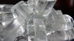Đá viên màu đục