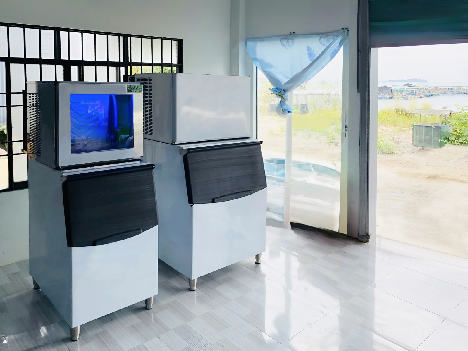 Máy làm đá viên mặt kính xuyên thấu Hải Âu